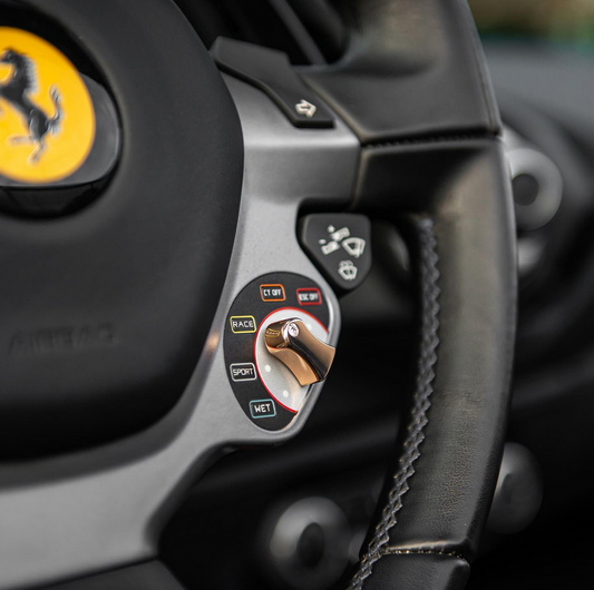 Gold ferrari accesoires